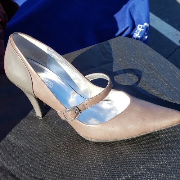 Shoes - Picture 1 of 3